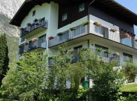 Pension Alpina, casa de huéspedes en Roppen