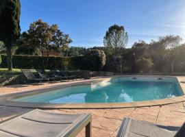 Villa Comorebi Provence，Entrecasteaux的度假屋