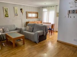 Acogedor y céntrico apartamento en Jaca - Wifi, hotel a Jaca