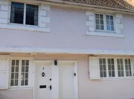 Lovely Two Bedroom Town House - Minimum 2 Night Stay