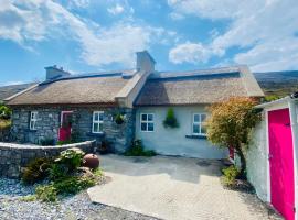 Oranuisce Thatch Cottage Ballyvaughan, beach hotel in Ballyvaughan