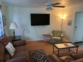 Boat House Apt, #3 - 2 BR, Water Front, WiFi, Pets apts, apartment in Norfolk