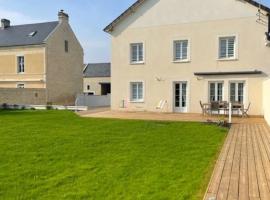 Maison au sein d’un corps de ferme., casa en Carpiquet