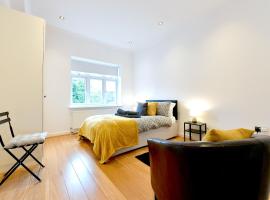 Hendon Escape Luxury Apartment with En-suite Bath, hotel em Hendon