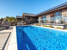 Obsidian View Lodge, hotel with pools in Putiki