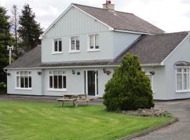 Whitaker Lodge Bed & Breakfast, hotel near Tullynally Castle & Gardens, Castlepollard