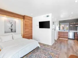 Walkable DTPH Studio w/ Pool and Parking