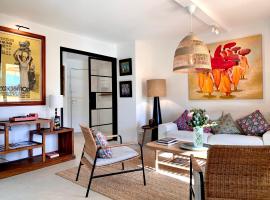 Luxury Apartment St-Tropez/ 10mn walk to center., hotel en Saint-Tropez