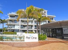 Luxurious Beachfront Apartment, hotell i nærheten av Roy Rufus Artificial Reef Dive Site i Hervey Bay