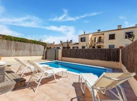 Holiday house with pool in Sant Pere Pescador, hotel in Sant Pere Pescador