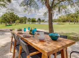 Rustic Palm City Vacation Rental on Horse Farm, hotel sa Stuart