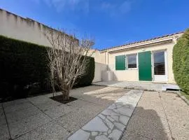 Maison rénovée à 350m de la plage avec cour, terrasse et parking, Dolus-d'Oléron - FR-1-246A-236