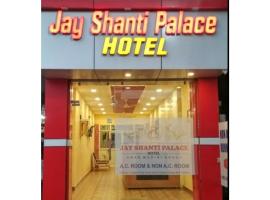 Jay Shanti Palace, Dewas, hotel dengan parkir di Dewās