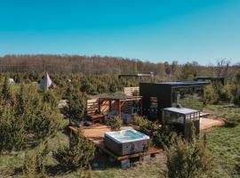 Juniper Minivilla Jacuzzi & Sauna, hotel v destinaci Söderby