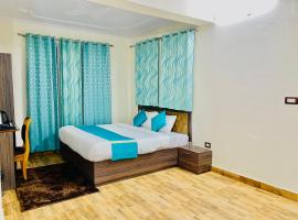 Staynest Mashobra with balcony- A peacefull stay, hotel em Shimla