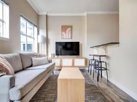 Downtown 1BR w Gym Roof nr Pike St Mkt SEA-202