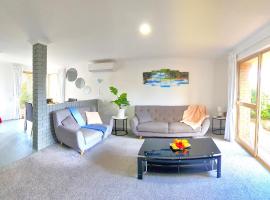 Camelias Boutique Cottage in Dianella, luxury hotel in Perth