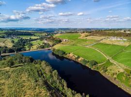 Cozy rural lodge, amazing views close to Holmfirth, hotell i Holmfirth