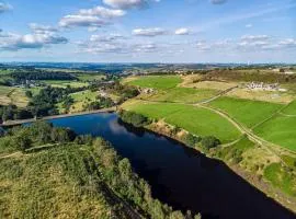 Cozy rural lodge, amazing views close to Holmfirth