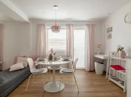 Ljubljana studio with FREE parking, Washer & Dryer