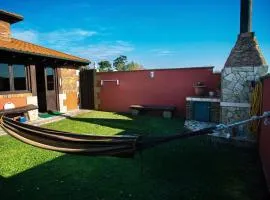 Casa independiente con chimena, jardín y barbacoa