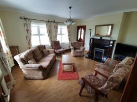 Cozy 6 Bedroom house with spectacular views, hotel em Belmullet