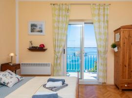 Mer Vue - 3 floor Private House by the Sea, villa in Split