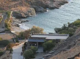 Villa Thymari - 4 bedroom beachfront luxury on private beach