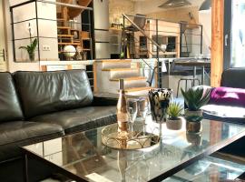 Magnifique LOFT Appartement Chalet Climatis&eacute; Buttes Chaumont，巴黎的木屋