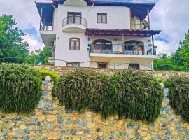 Villa Etheras - Nested between Nature by Amazing View - 5 mins from Edessa, biệt thự ở Édessa