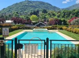 giardino e piscina apartment