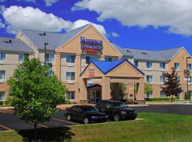 Fairfield Inn & Suites Traverse City – hotel w pobliżu miejsca Park wodny i rozrywkowy Great Wolf Lodge Traverse City w mieście Traverse City