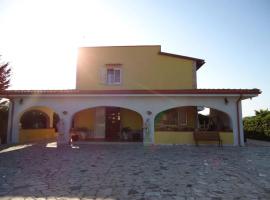 Villa Francesca in full relaxation - wi-fi near the sea, hotel in Plemmirio