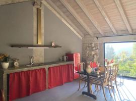 Casa 1000fiori, holiday home in Faggeto Lario 