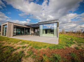 Maison RuRee super modern and luxuriously finished near Somme-Leuze, Ferienhaus in Somme-Leuze