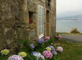 La Moira - casa de piedra frente al mar, hotel em Esteiro