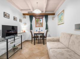 Adorable apartment San Rocco 2, Hotel in Pićan