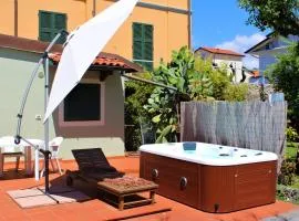 WELLNESS VERSILIA -SAUNA & JACUZZI- Free Parking-