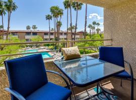 Palm Springs Condo with Community Pool Access, hotell i Palm Springs