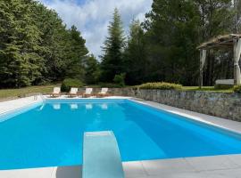 Large villa with pool NorthUmbria close to Tuscany, nyaraló Baucca városában