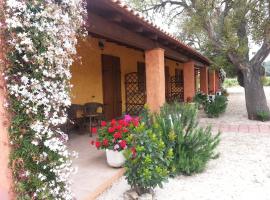 Agriturismo La Barca In Secca, hotel para famílias em Olmedo