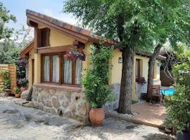 Acogedora casa rural en la sierra de Madrid, hotel com estacionamento em Mataelpino