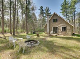 Roscommon Cottage in Huron National Forest!, vacation home in Roscommon