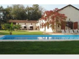 Domaine Manon, hotell med pool i Buzon