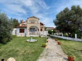 Isidoros house, hotel with parking in Néa Sílata