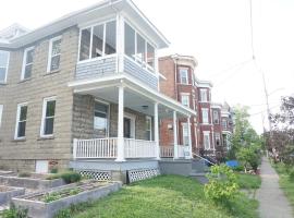 Charming Victorian Home In Historic District, hotel sa Newburgh