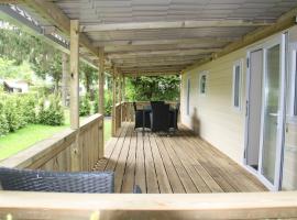 Chalet with large veranda 6p centrally located in National Park, Swimming pool, Campingplatz in Wateren