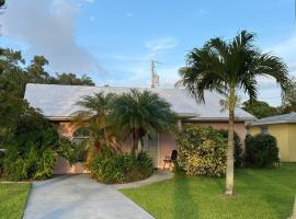 Vintage Vero Bungalow, cabaña o casa de campo en Vero Beach