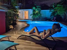 Villa avec piscine: Saint-François şehrinde bir otoparklı otel