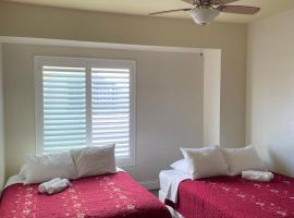 Private Los Angeles Room - Free WIFI, AC, TV, Private Fridge, Kitchen, near USC - Exposition Park - USC Memorial Coliseum - Banc of California BMO Stadium - Downtown Los Angeles DTLA - University of Southern California USC!!!, hotel near LA Memorial Coliseum, Los Angeles